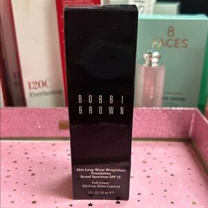 Bobbi Brown Skin Long-Wear Weightless Foundation - Black Box
